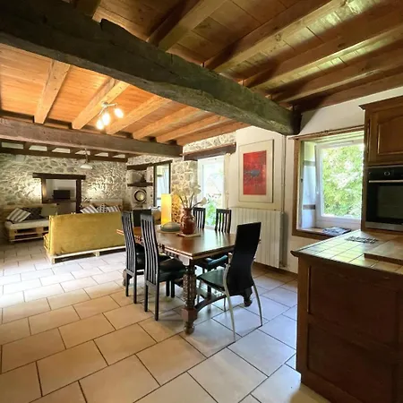 - D'hôtes Acoucoula Couette-café