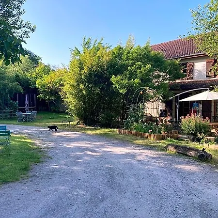 - D'hotes Acoucoula Bed & Breakfast 3*