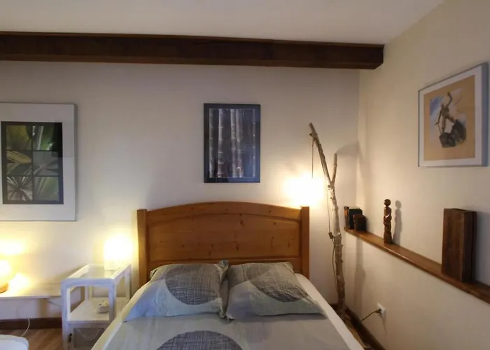 - D'hotes Acoucoula Bed & Breakfast
