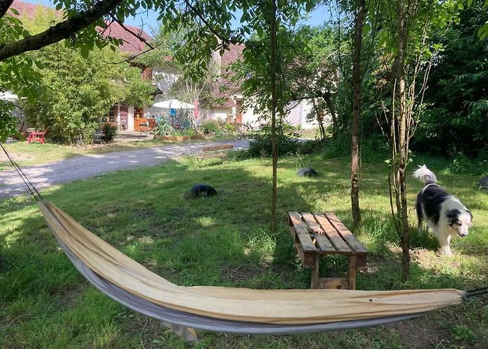 - D'hotes Acoucoula Bed & Breakfast