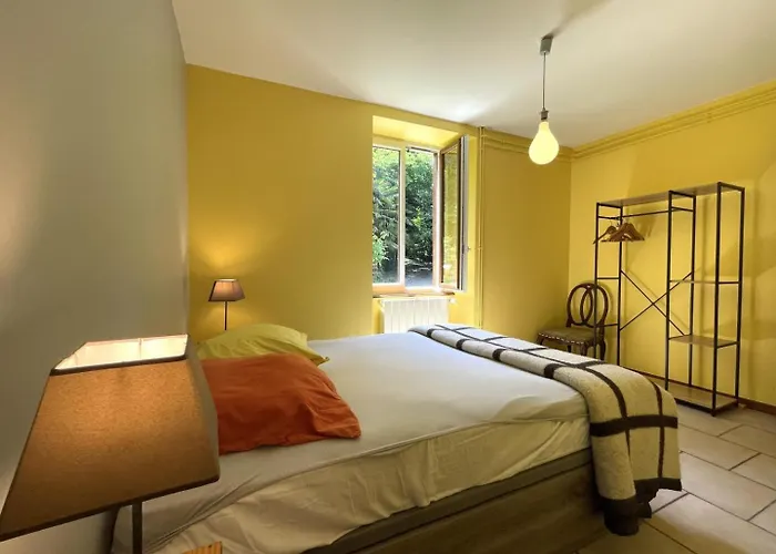 - D'hotes Acoucoula Bed & Breakfast 3*