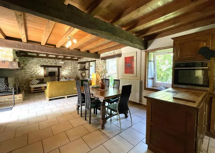 - D'hotes Acoucoula Bed & Breakfast